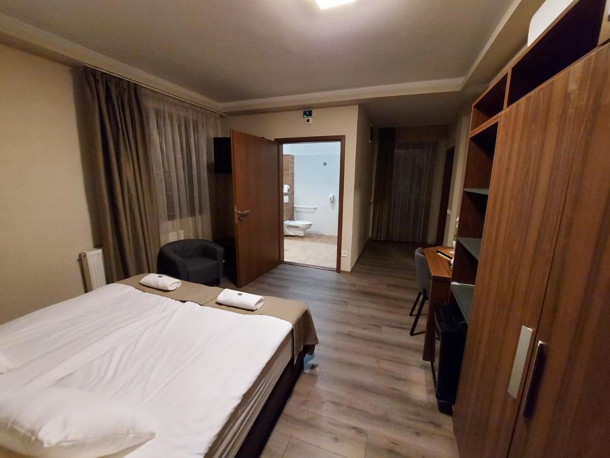 Bed and Breakfast Vén Diófa De Lux Panzió Szeged Exterior foto