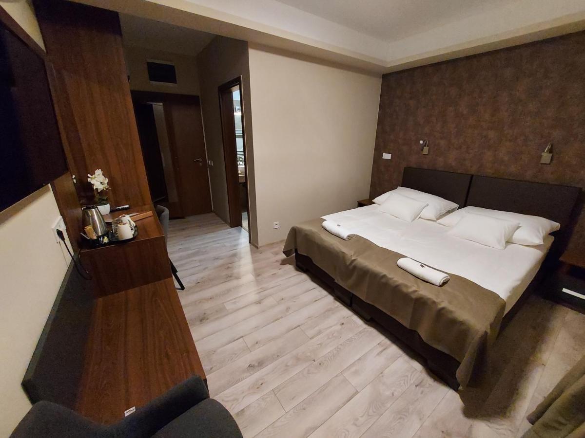 Bed and Breakfast Vén Diófa De Lux Panzió Szeged Exterior foto