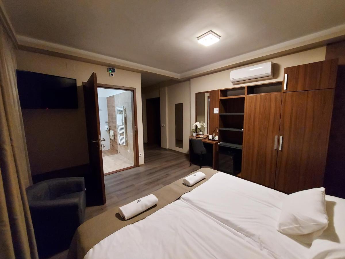 Bed and Breakfast Vén Diófa De Lux Panzió Szeged Exterior foto