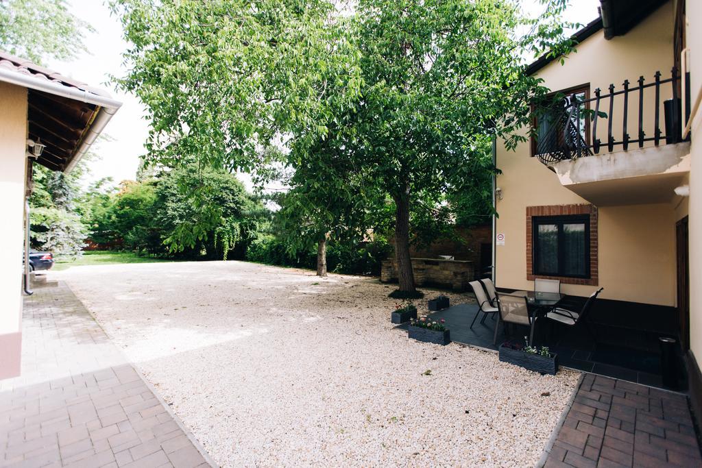 Bed and Breakfast Vén Diófa De Lux Panzió Szeged Exterior foto